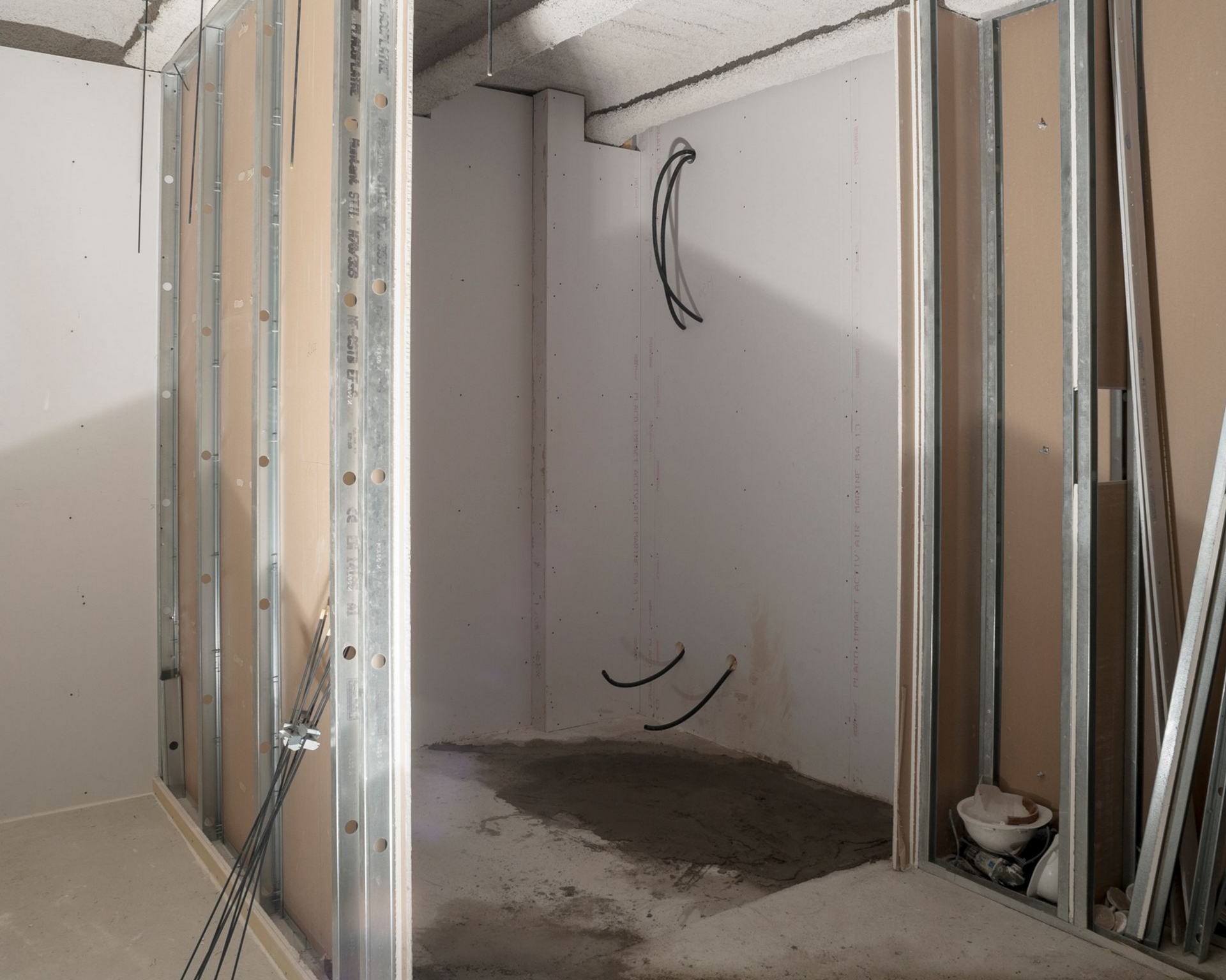 Cloisons partiellement détruites