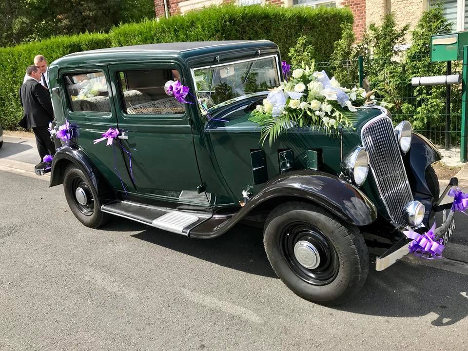 Voiture décoration fleurs
