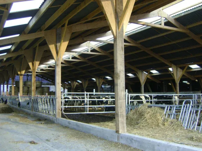 Grange en bois ouverte
