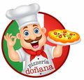 Chef de dibujos animados con sombrero y bufanda roja, sosteniendo una pizza, sobre un fondo de la bandera italiana