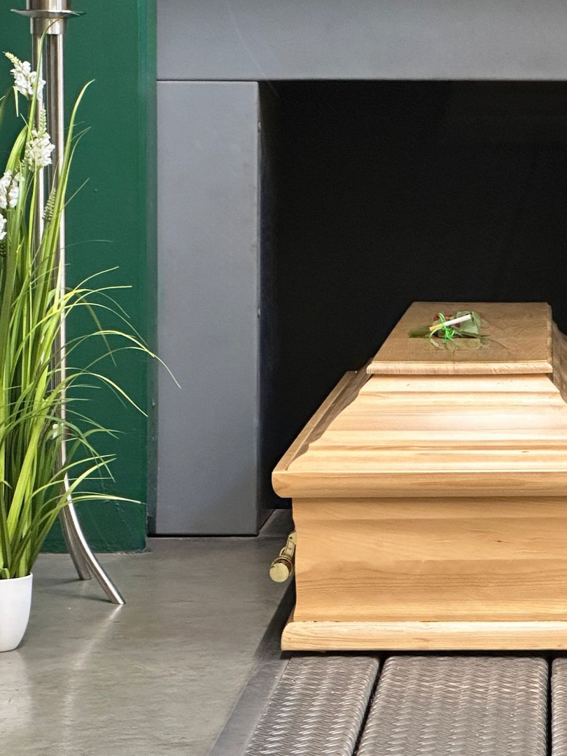 Cercueil à l'entrée du crématorium.