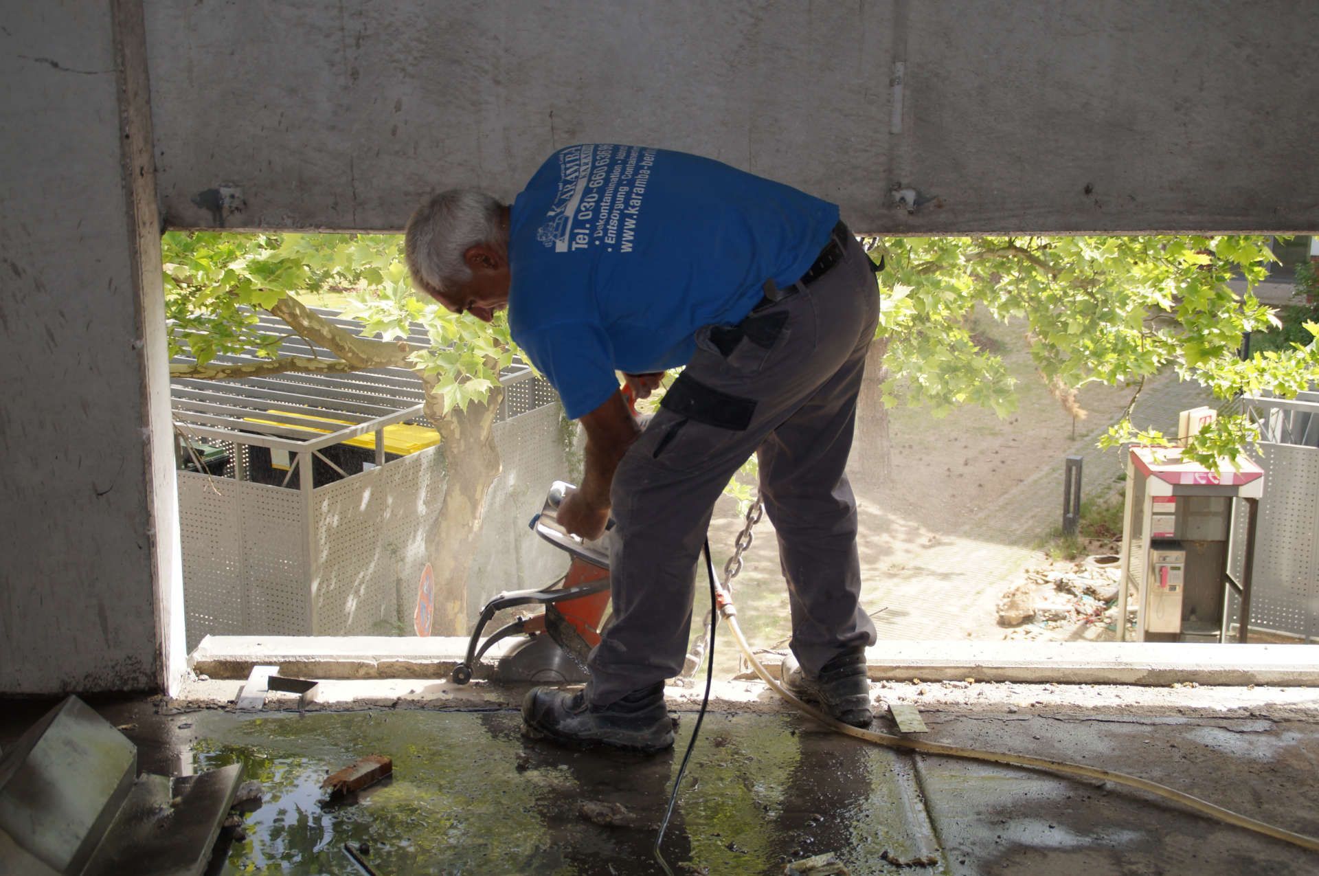 Demontage Stahlbetonbrüstung