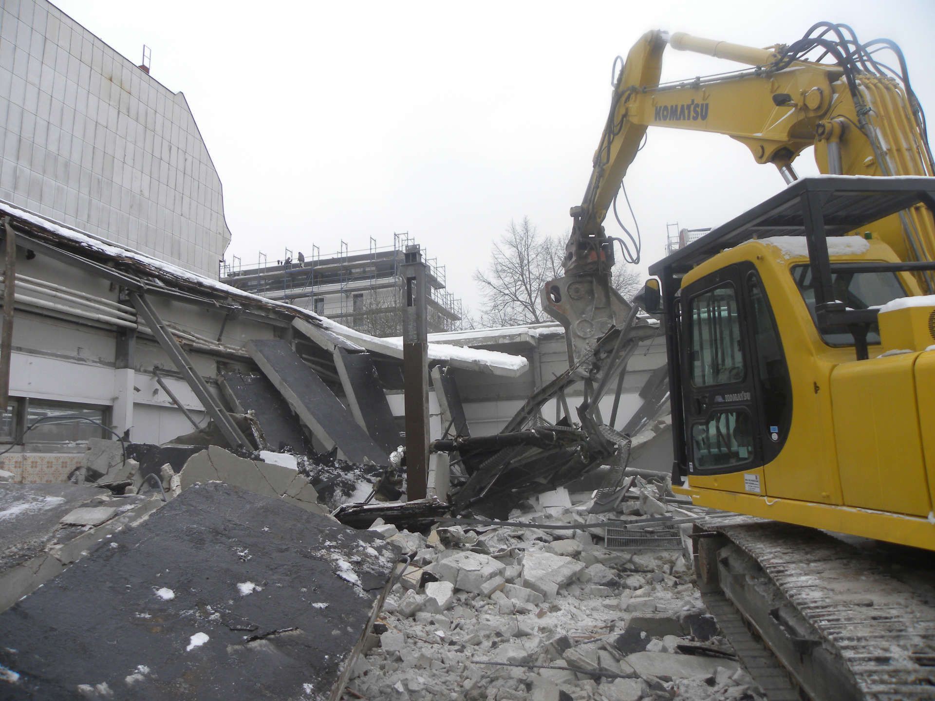 Komplettabbruch einer 15.000 m³ UR Kaufhalle einschließlich Schadstoffsanierung