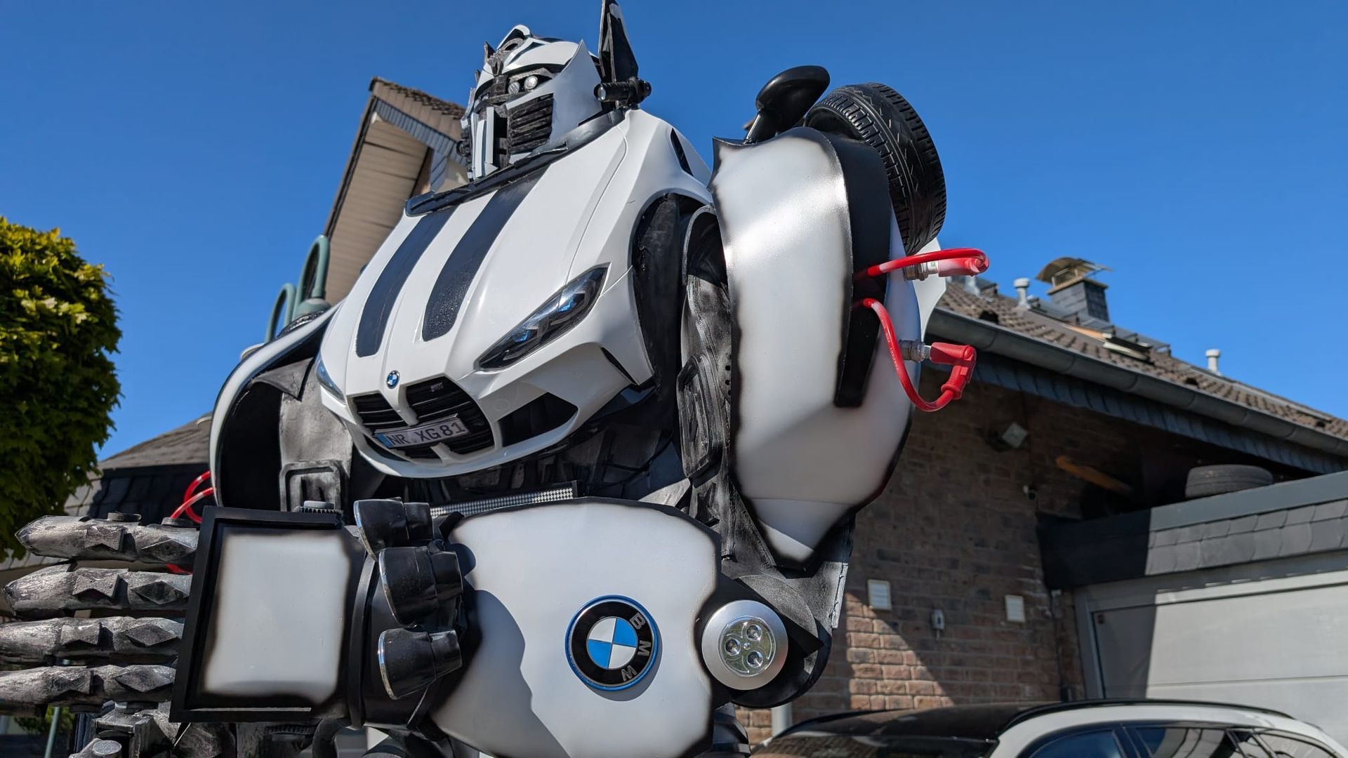 BMW M3 Walking Act Roboter1