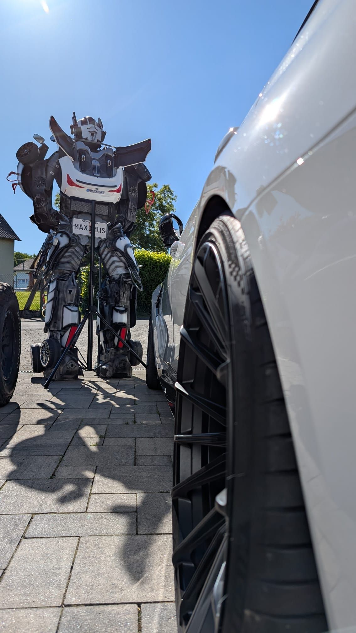 Transformierender Roboter Walking Act BMW7