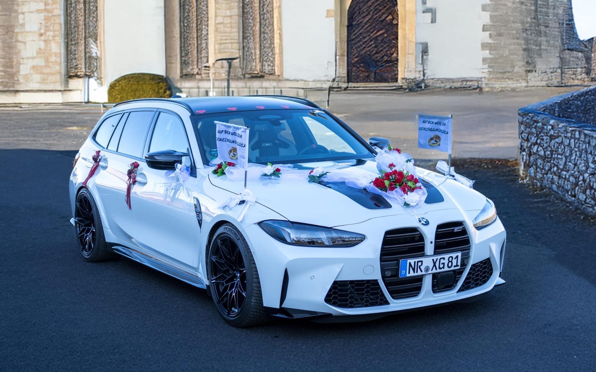 BMW M3 Touring Competition als Hochzeitsauto Dekoriert