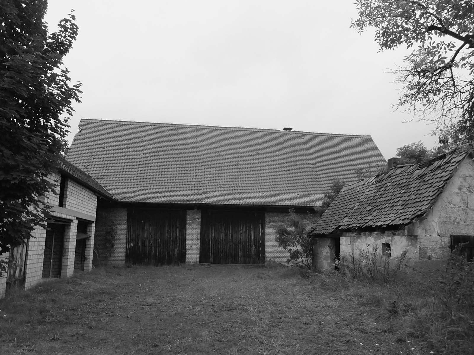 Denkmalgeschützter Bauernhof mit Scheunentoren, Bauwerkstrockenlegung Sven Langer GmbH
