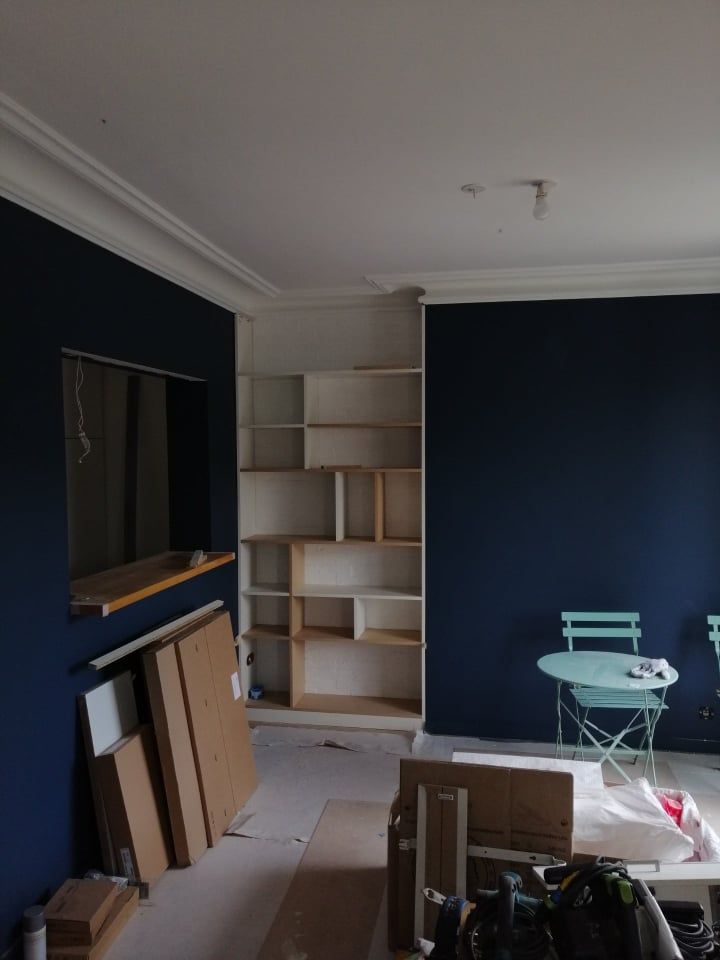 Bibliothèque pièce bleue