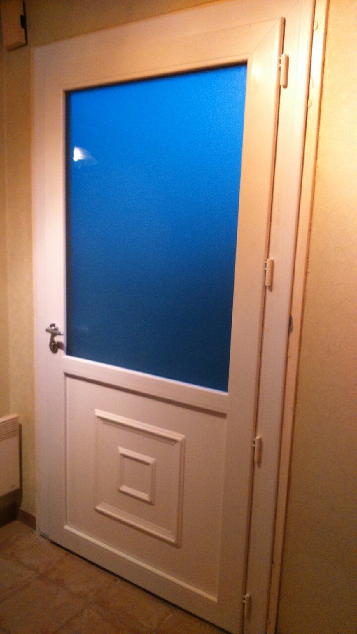 Porte d'entrée blanche