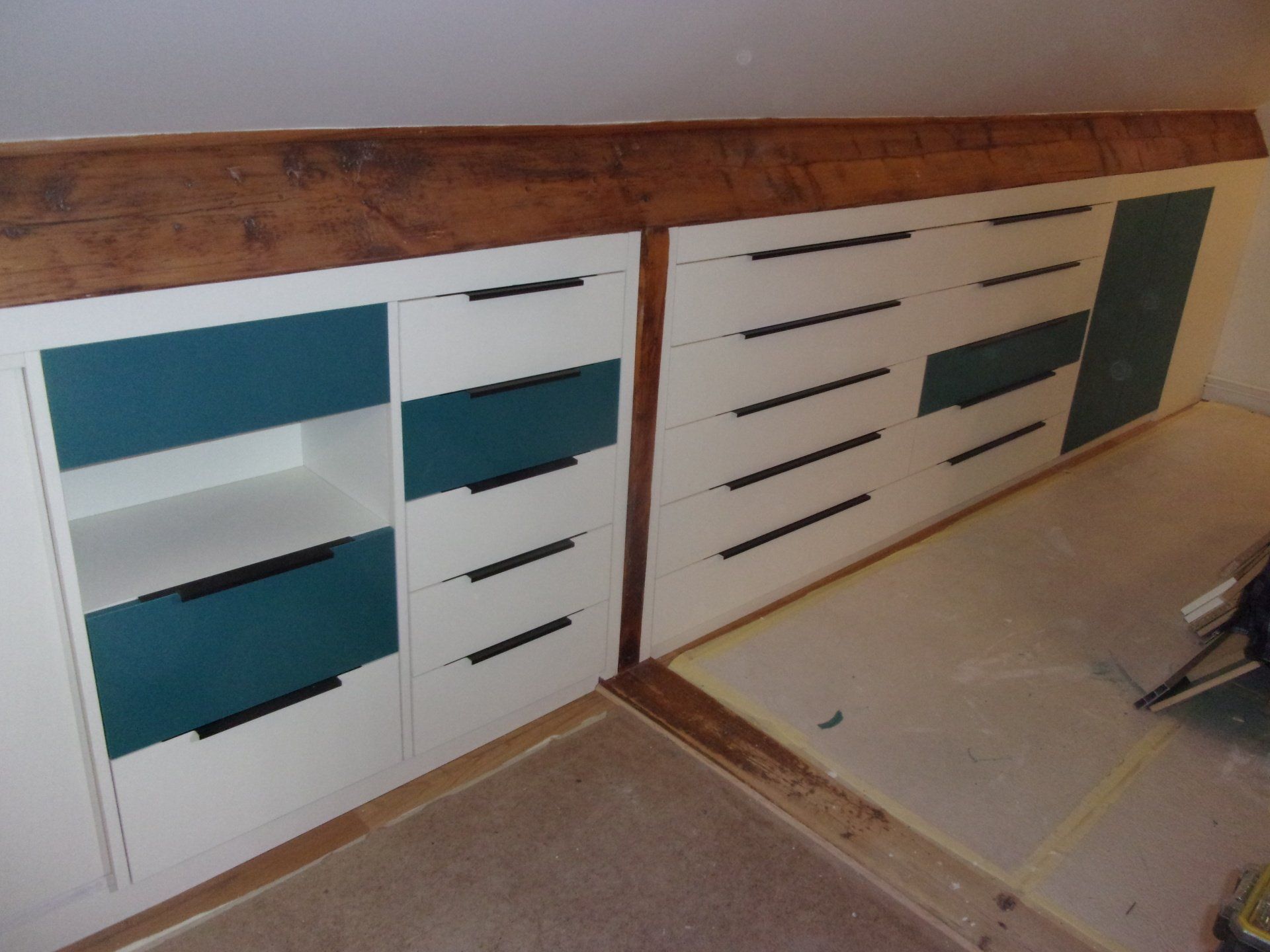 Petit placard sous toiture