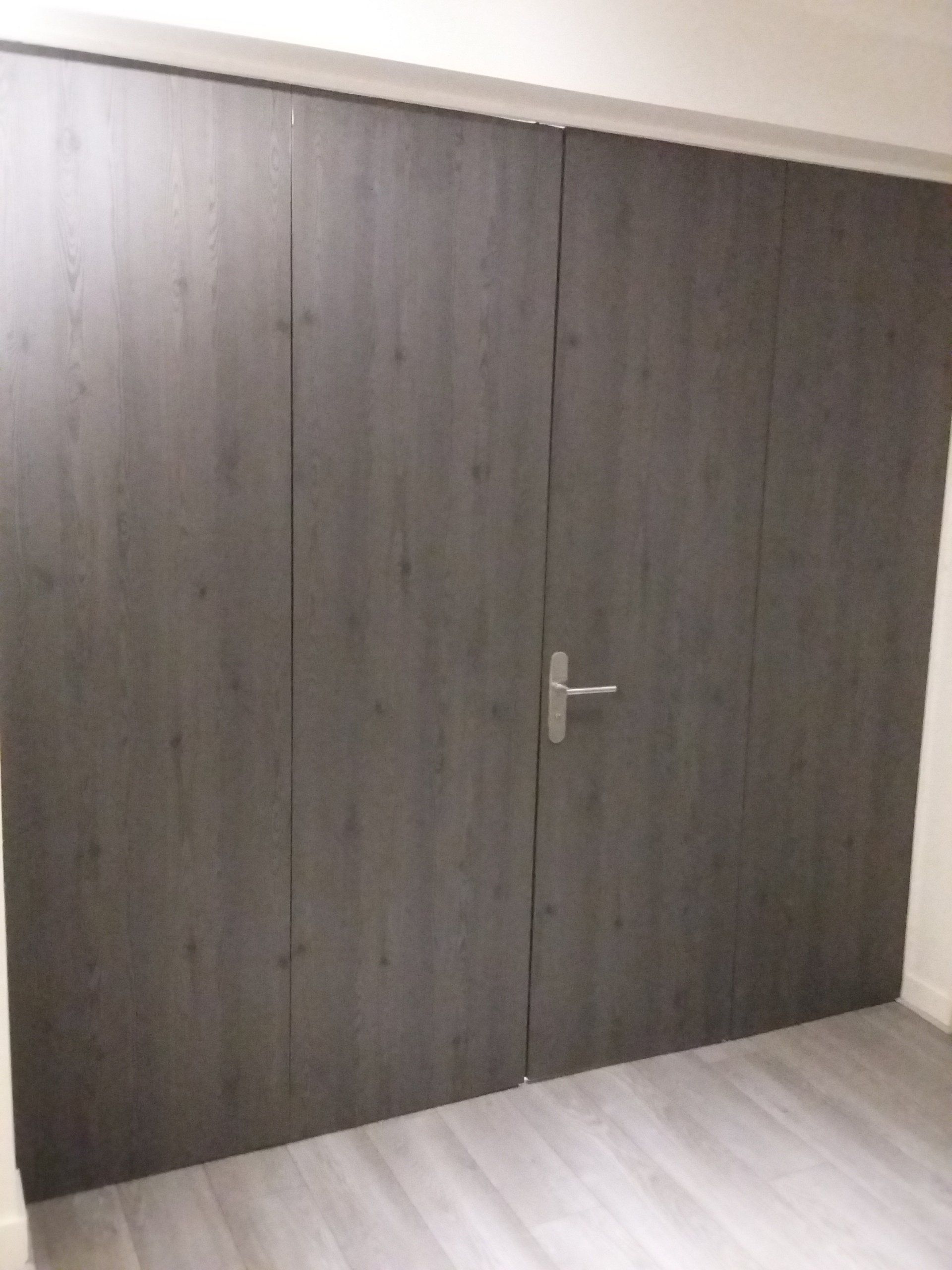 Placard couleur grise