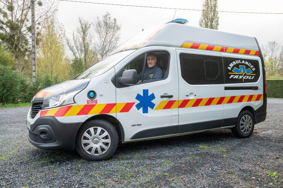 Grande ambulance pour le transport de malade allongé