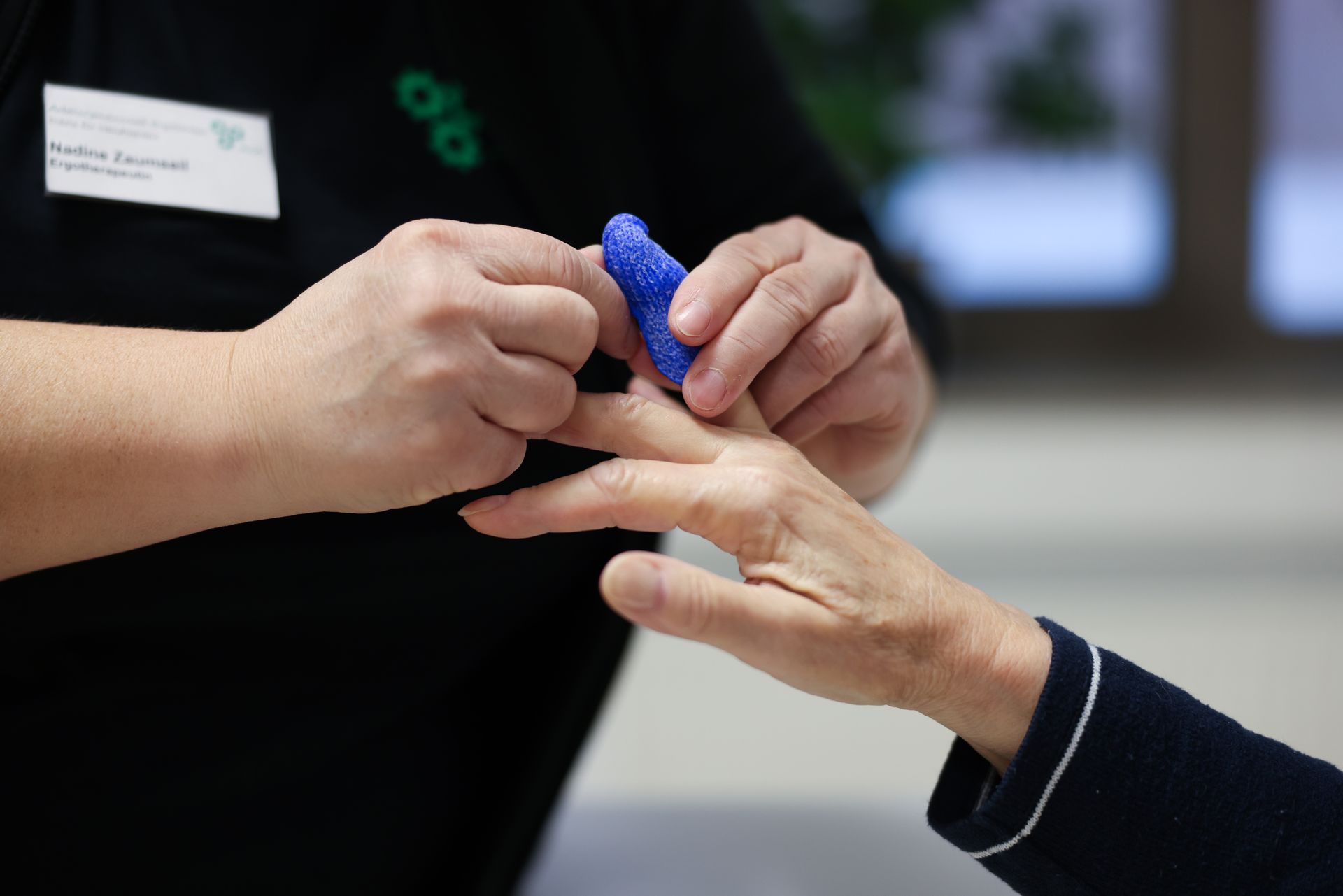 Senior beim Armtraining
