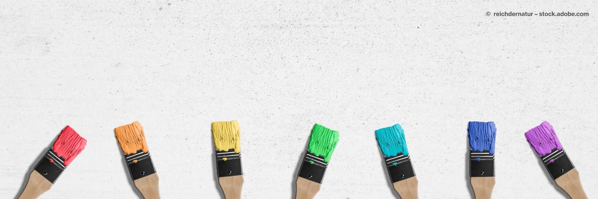 Pinsel mit verschiedenen Farben
