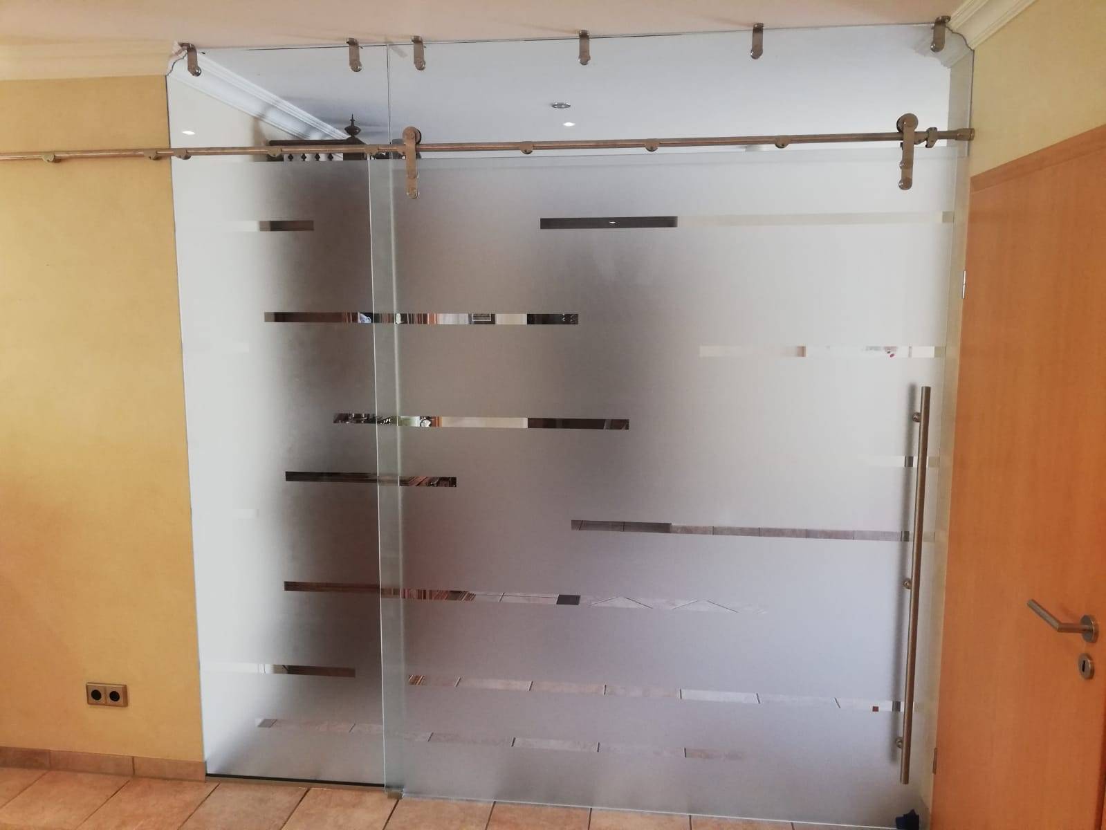 Satiniertes Glas der Firma GLAS & SPIEGEL Niederrhein GmbH