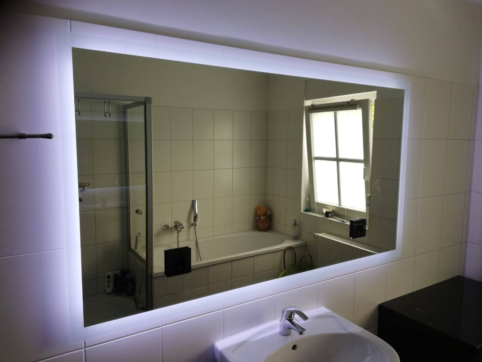 LED-Spiegel der Firma GLAS & SPIEGEL Niederrhein GmbH