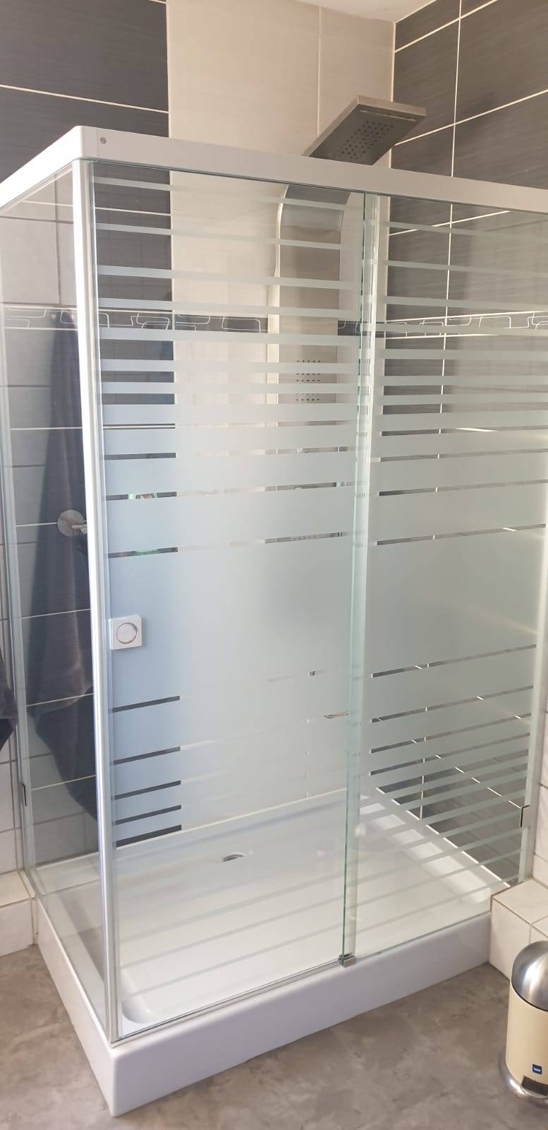 Dusche aus Glas der Firma GLAS & SPIEGEL Niederrhein GmbH