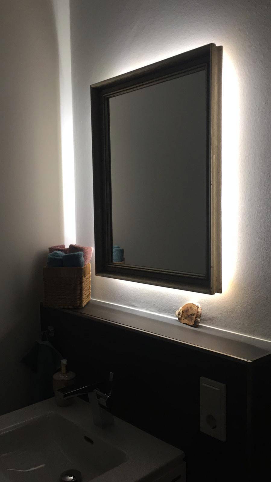 Beleuchteter Spiegel der Firma GLAS & SPIEGEL Niederrhein GmbH