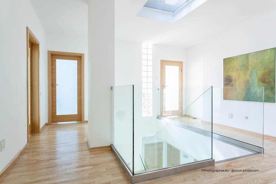 Ganzglasdusche der GLAS & SPIEGEL Niederrhein GmbH in einem modernen Badezimmer