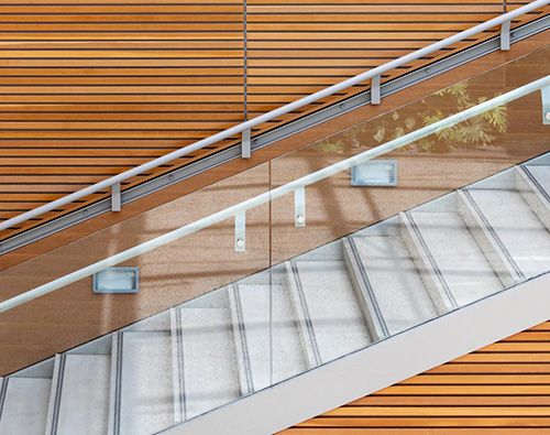 Terrassenüberdachung der Firma GLAS & SPIEGEL Niederrhein GmbH im Aufbau