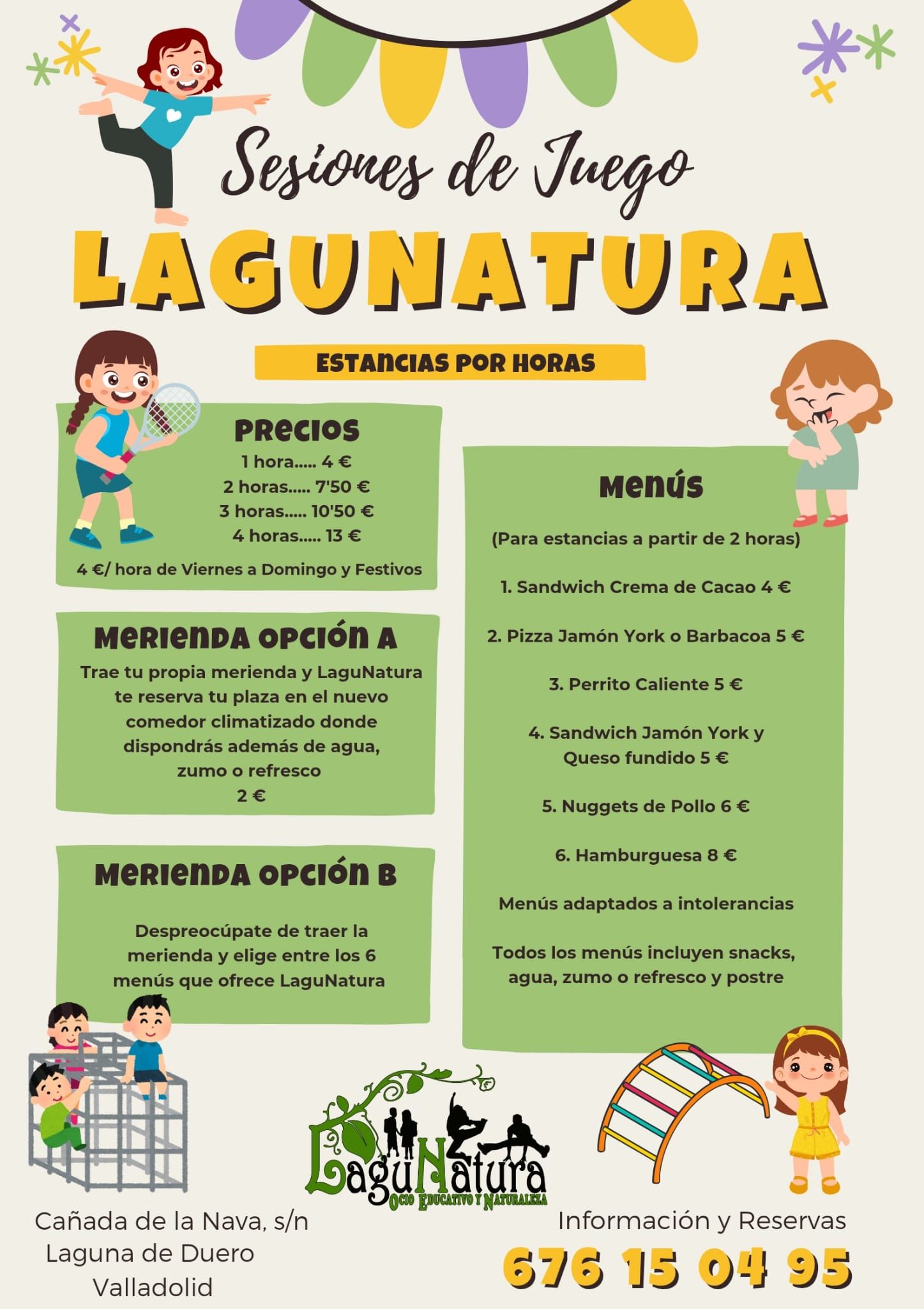 Tres niños celebrando con confeti. Uno lleva una peluca amarilla, otro lleva cintas y el tercero lleva una boa de plumas y una corona.