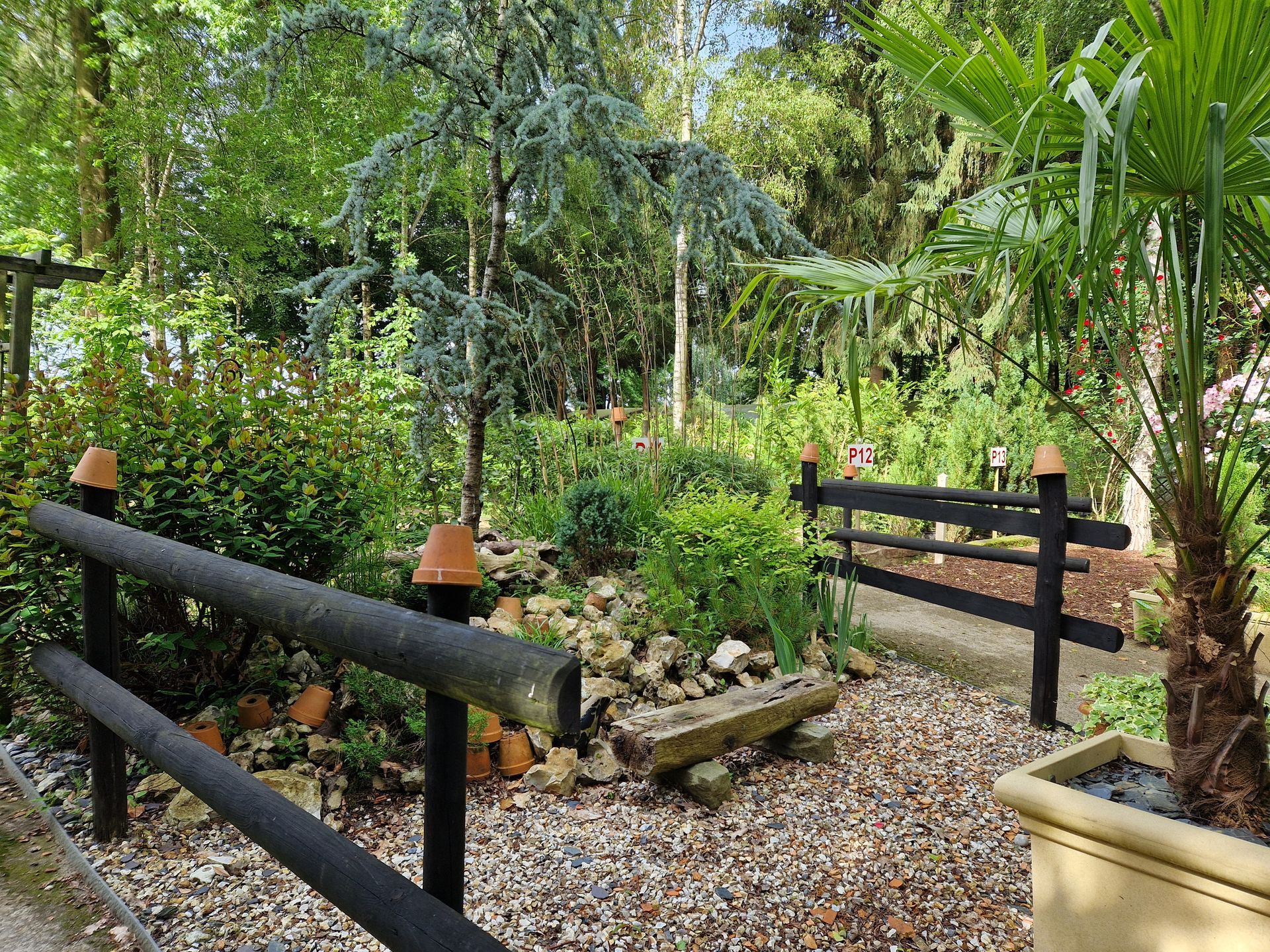 Pont et décoration de jardin