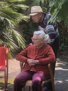 Résidents de l'ehpad en sortie.