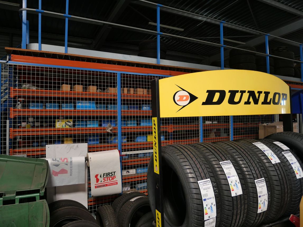 Pneus Dunlop et pièces détachées