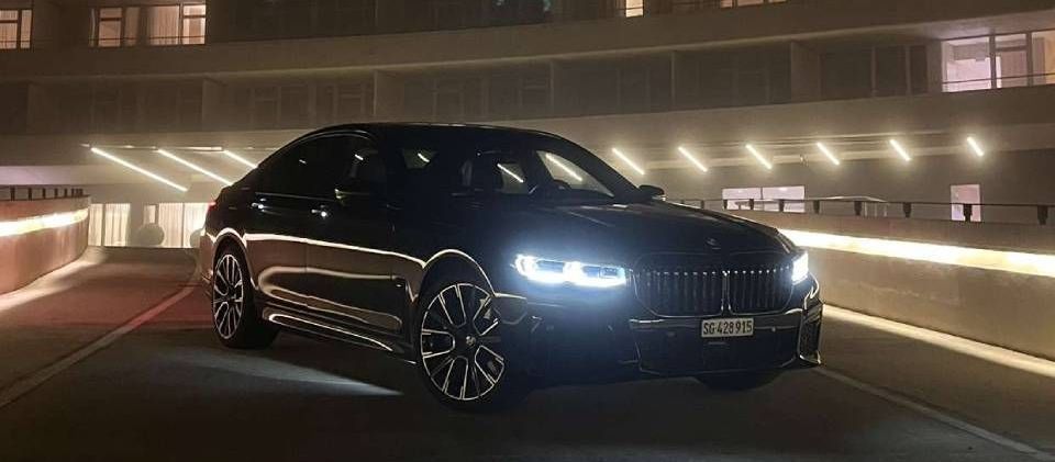 Roter Mercedes Sportauto