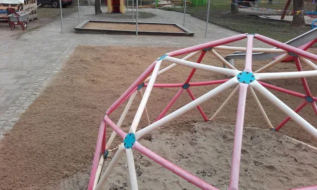 Spielplatz mit Sand Lindenhof Rathen gGmbH