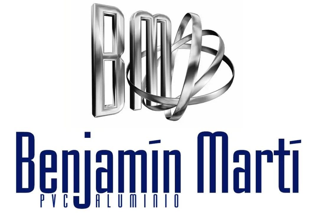 Logotipo de Benjamin Martí, letras plateadas "BM" con líneas en espiral, texto azul "Benjamin Martí PVC Aluminio".