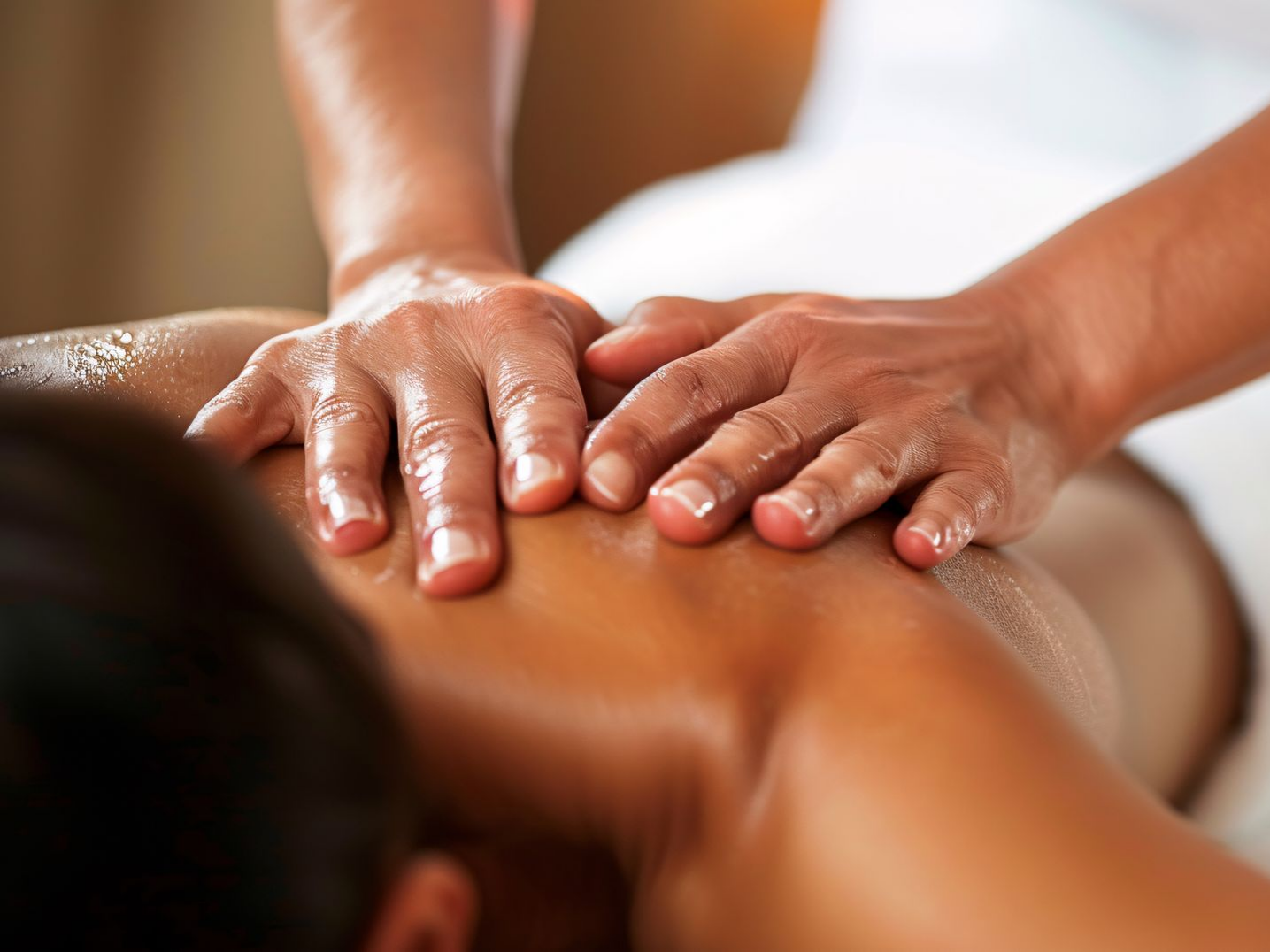 Massage du dos avec de l'huile