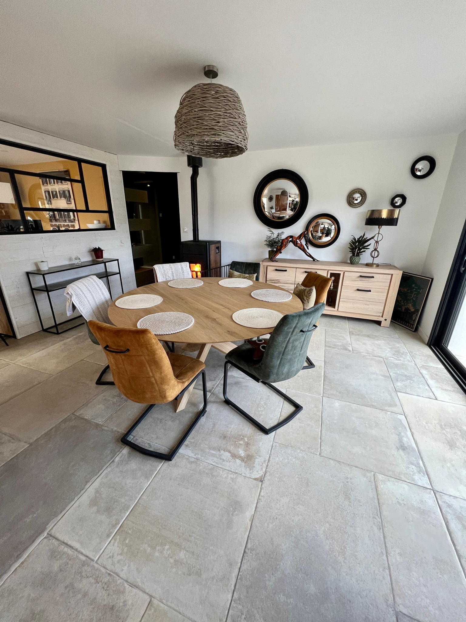 Réalisation d’un sol carrelé dans un salon