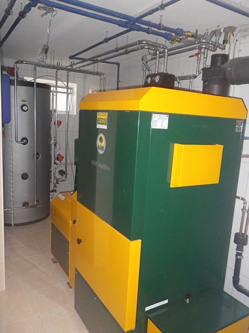 Ein grün-gelber Kessel mit der Zahl 10 darauf