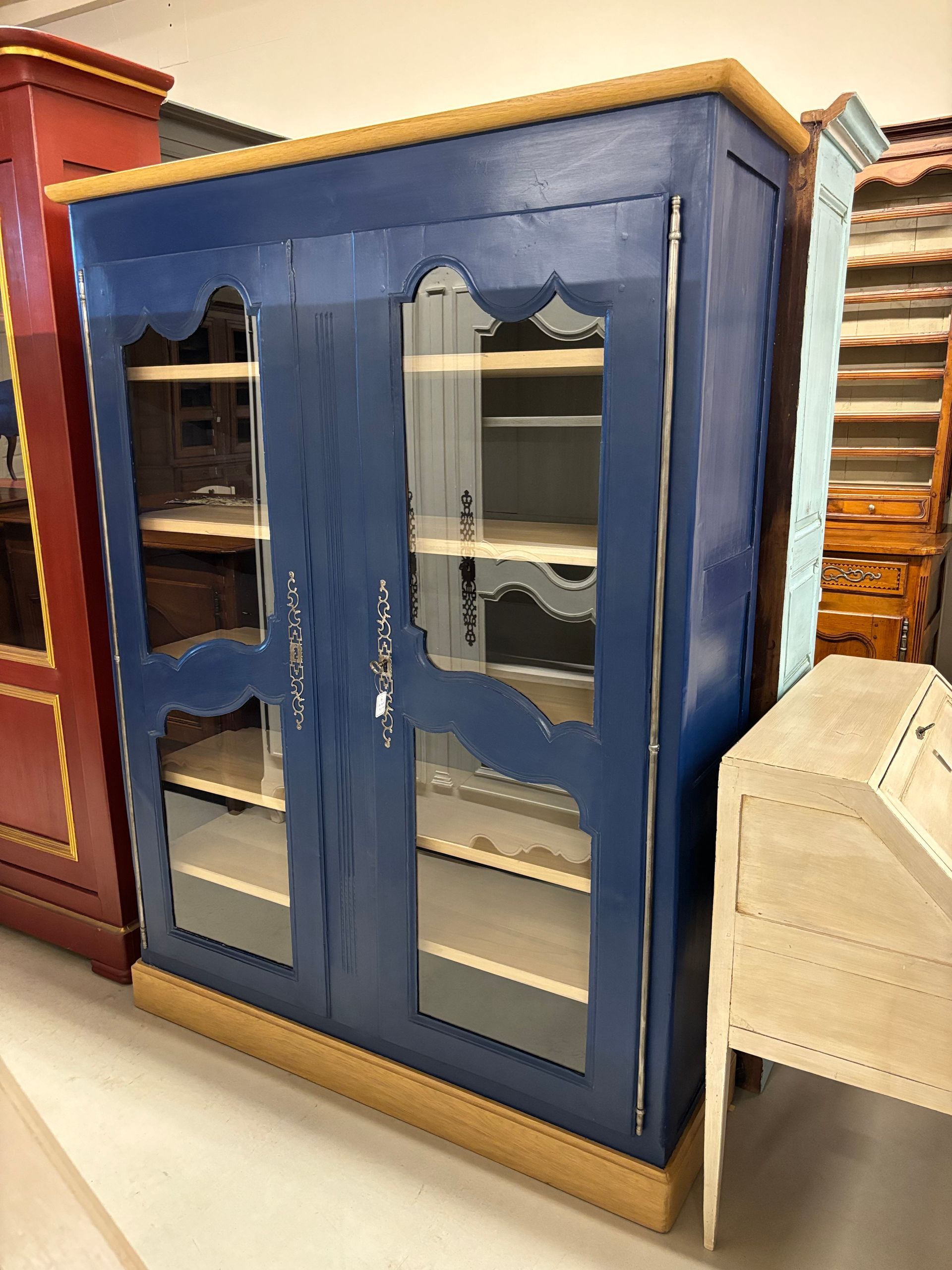 Vitrine ancienne peinte