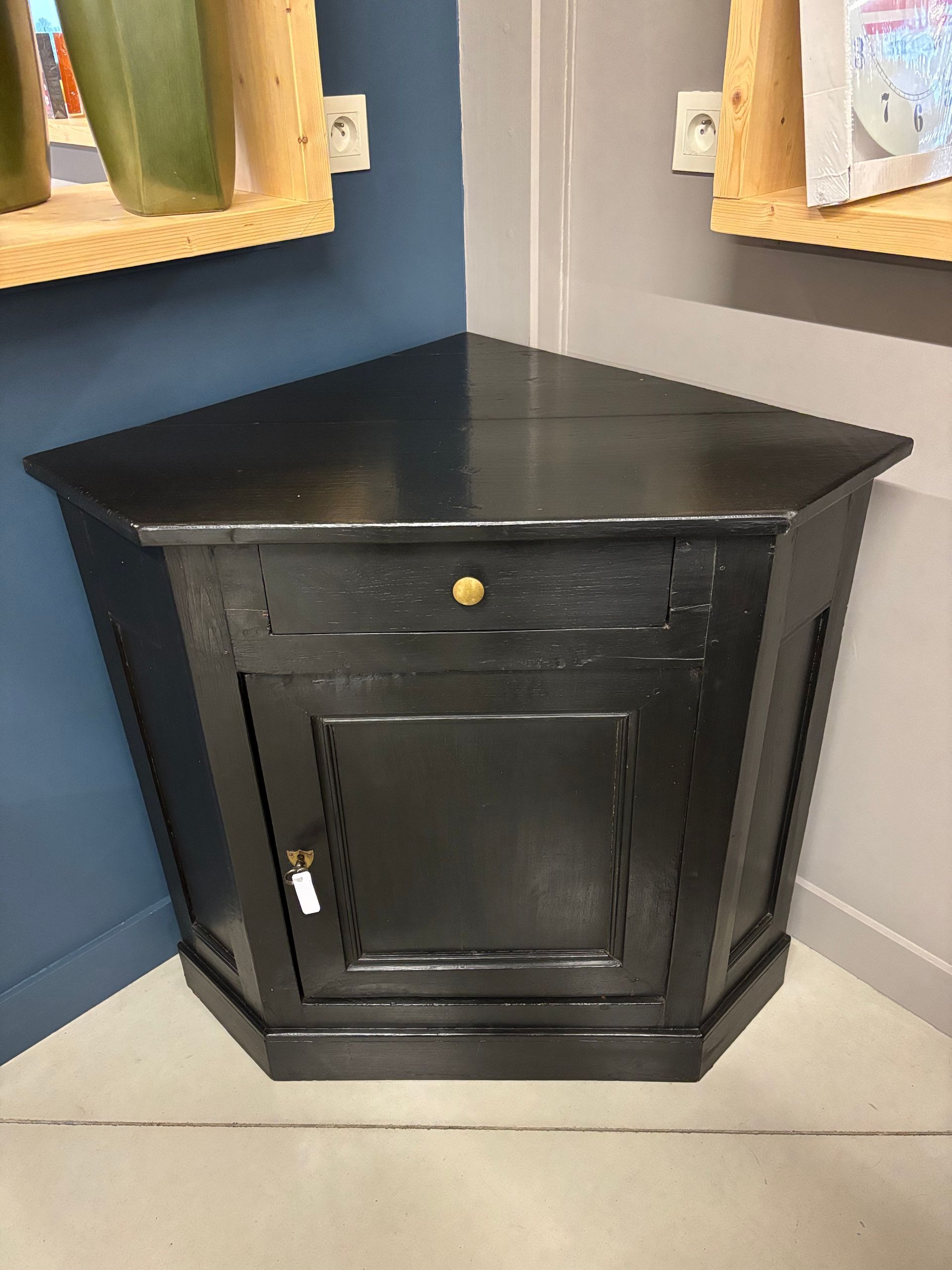 Meuble d'angle ancien