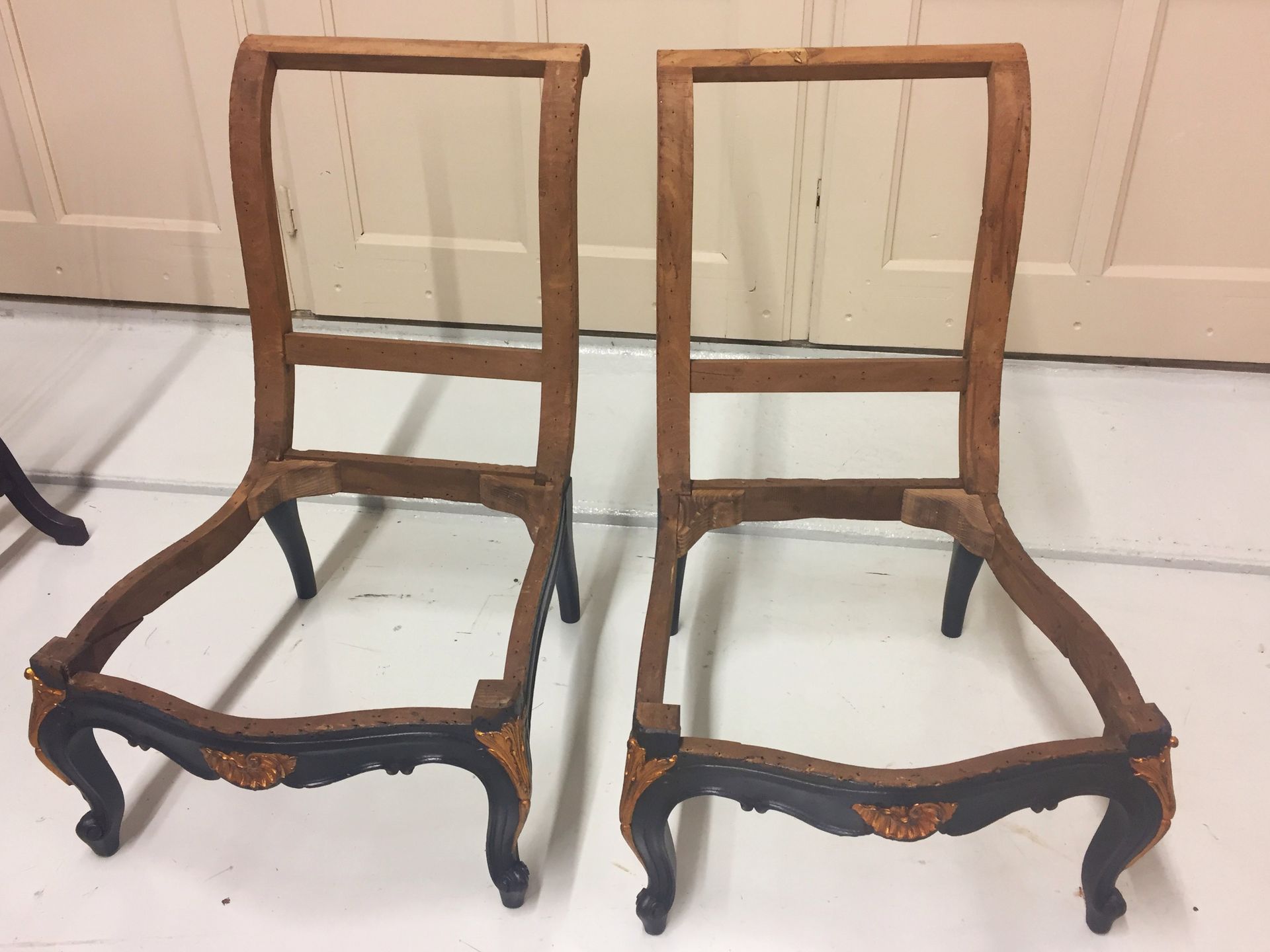 Fauteuils anciens peints