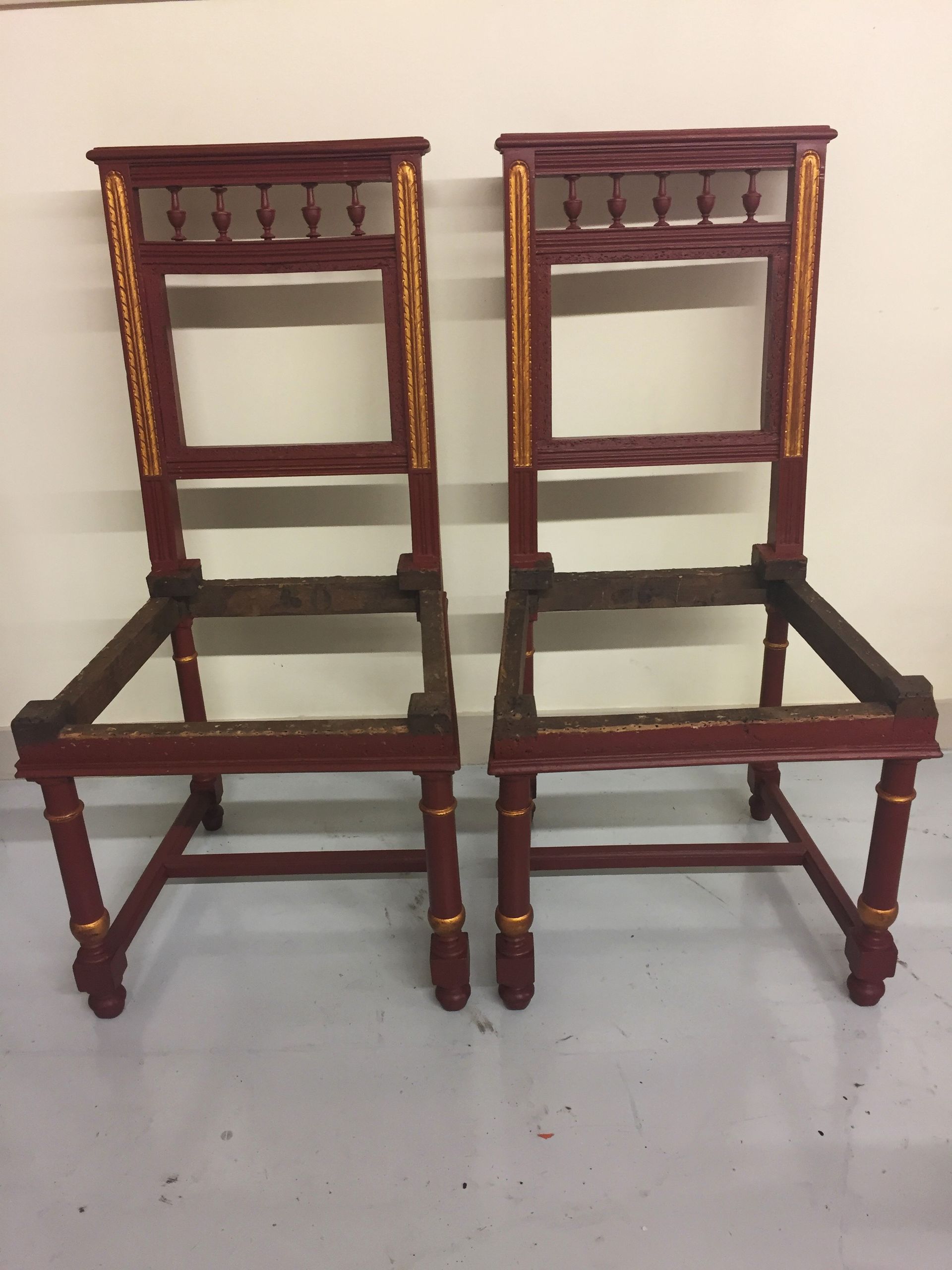 Fauteuils anciens peints