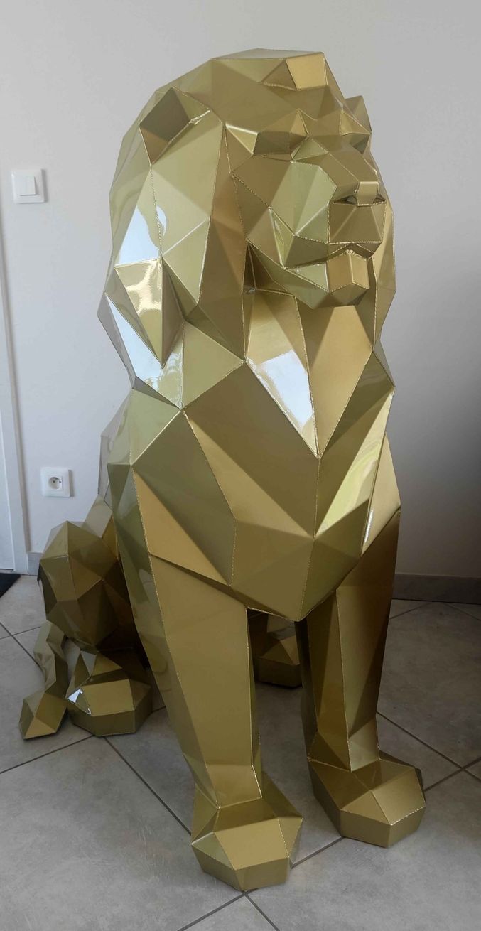 Un lion doré