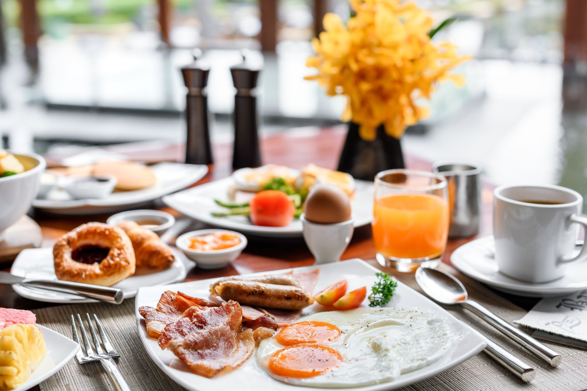 Petit déjeuner sur une table