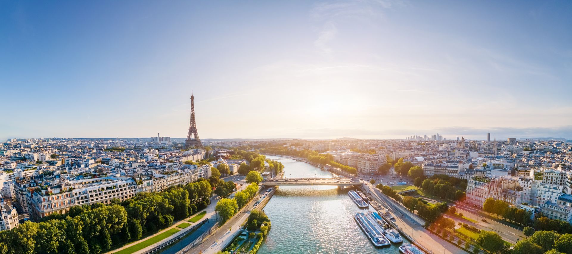 Vue aérienne de Paris au-dessus de la Seine