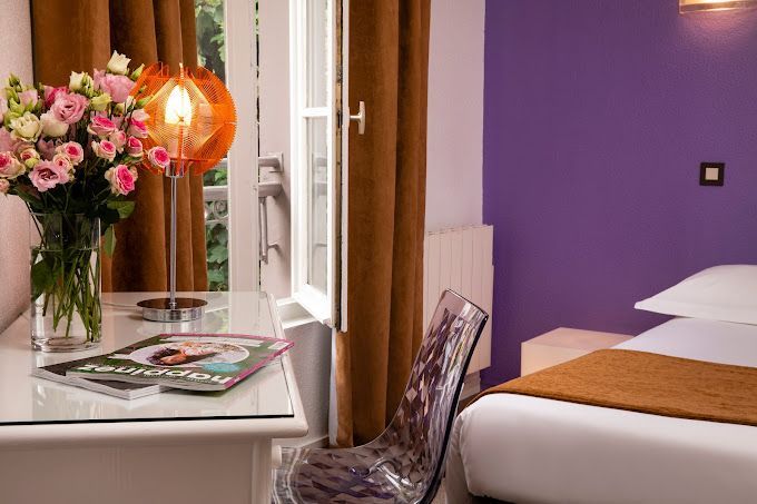 Bureau dans une chambre d'hôtel