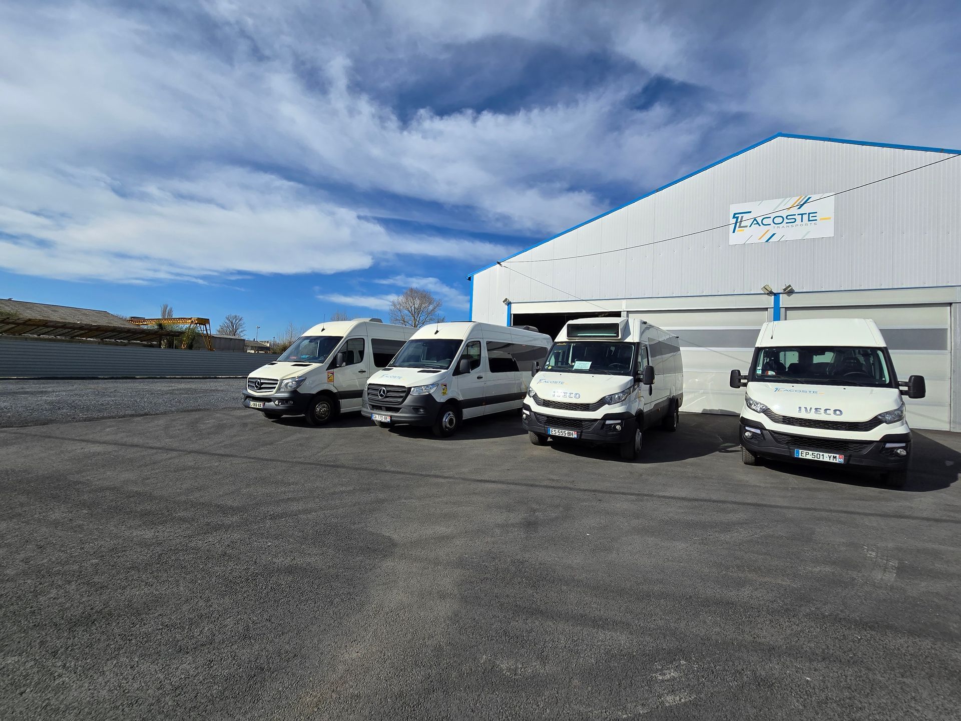 4 minicars vus de devant