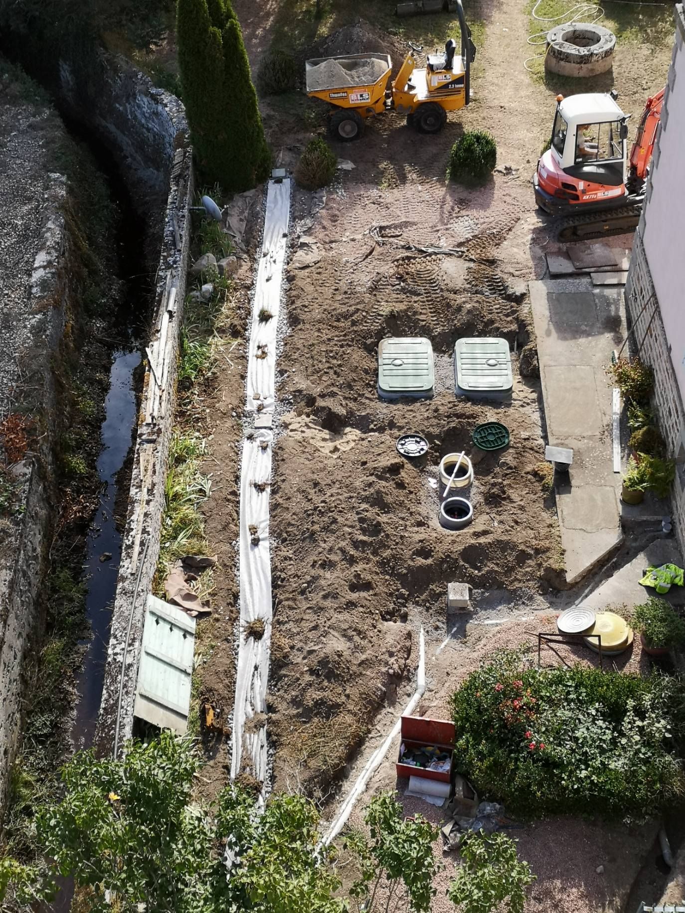 Vue aérienne de travaux d'assainissement