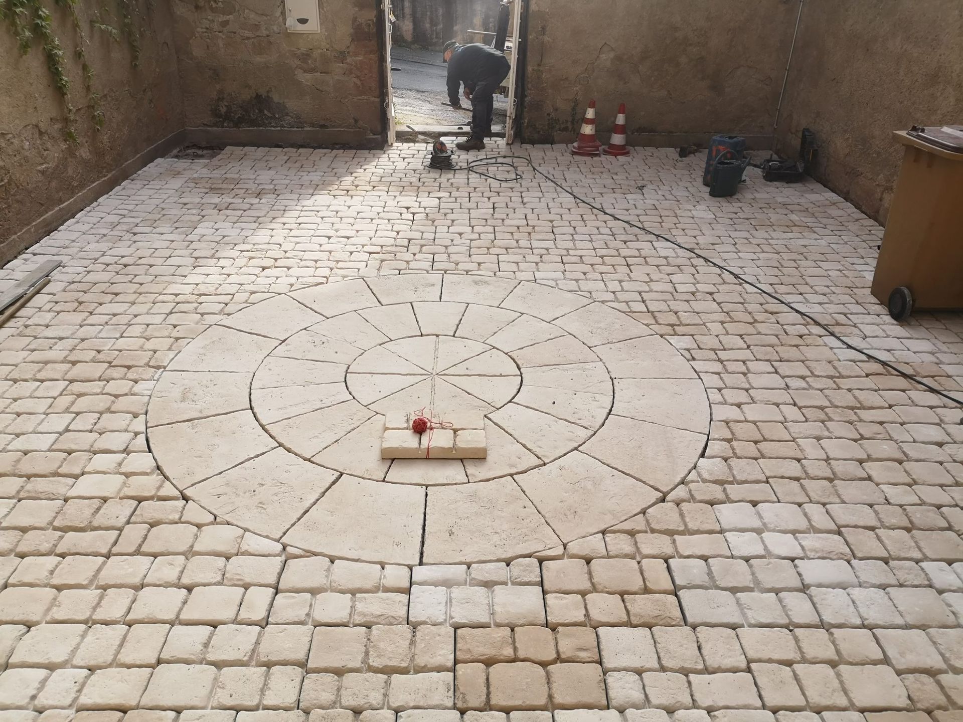 Réalisation d'une surface en pavés avec motifs circulaires