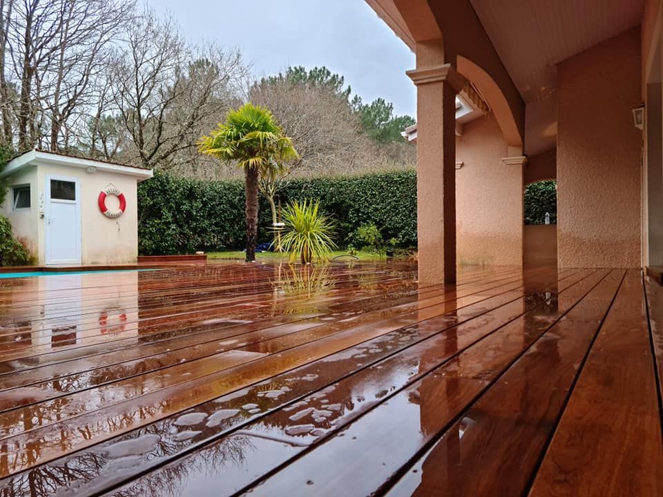 Terrasse en bois réalisée par GB CHARPENTE