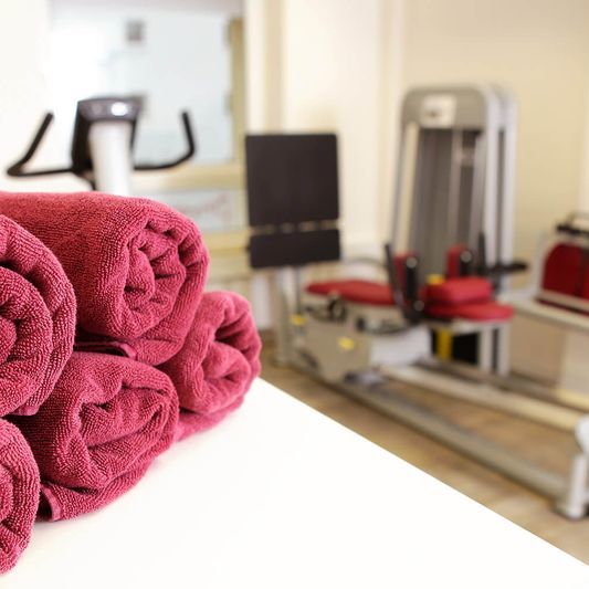 Behandlungsraum mit Geräten