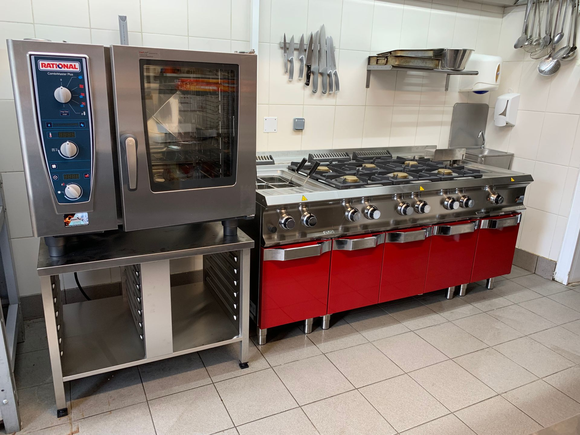 Éléments de cuisson : Fourneau, friteuse, four