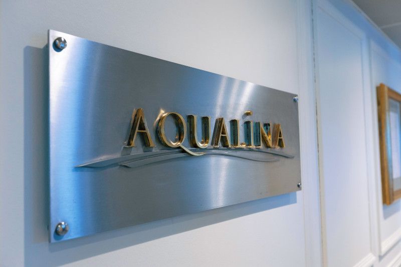 A sign on a wall that says aqualina on it