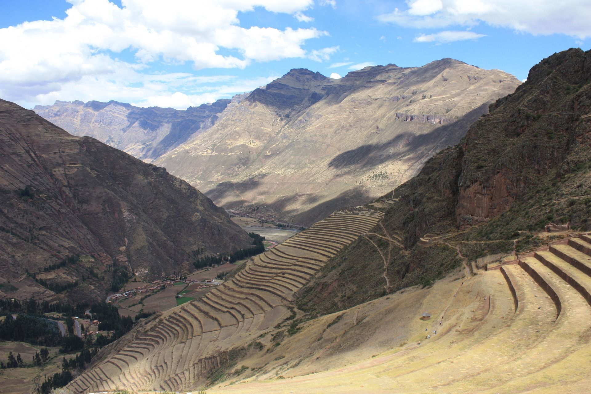 A view of a valley with mountains in the background at Pisac Village